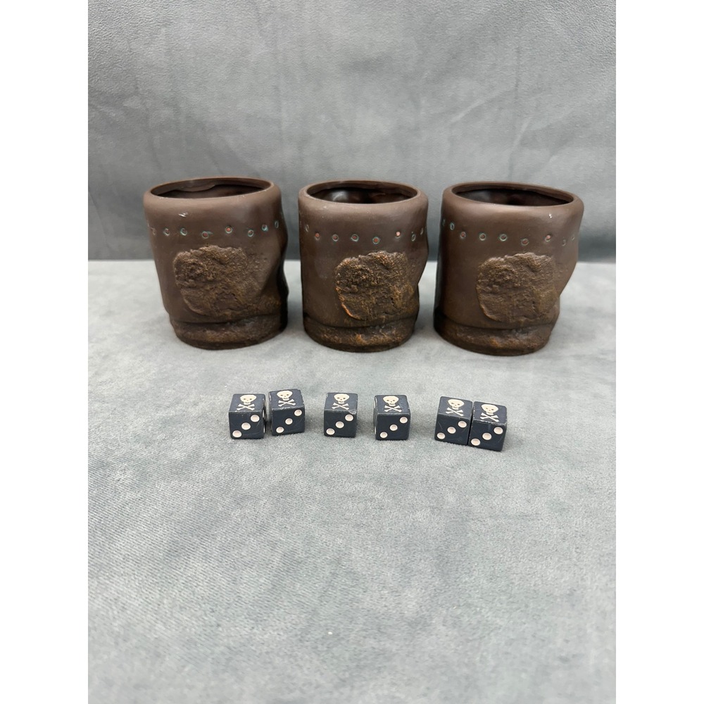 Disney Pirates of the Caribbean Dead Mans Chest Liars Dice Cups Skull Dice 2006